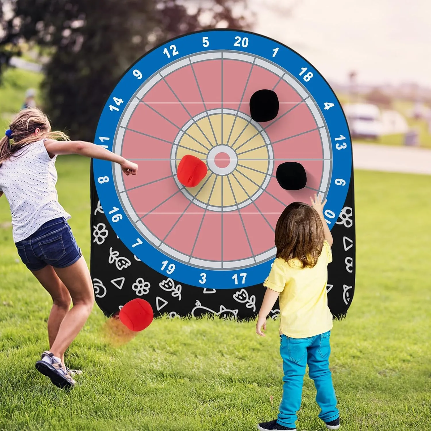 GYMAX Giant Kick Darts, Folding Kick & Throw Soccer Target Dartboard with 4 Kick Balls, Carrying Bag, Kick Darts Game Soccer Darts for Kids Adults, Outdoor, Picnic, Party
